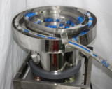 Automatic arrange cap processing cover vibrator with slide